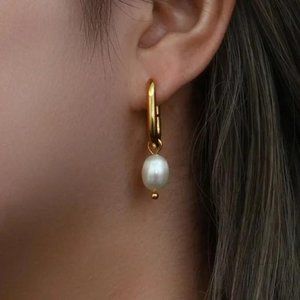 New 18K Freshwater Pearl Drop U Shape Earrings